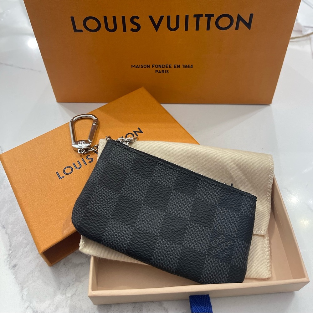 Brand new authentic louis vuitton key pouch damier graphite